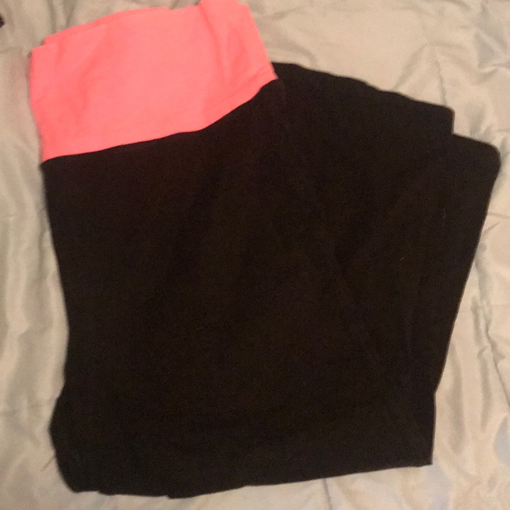 Black yoga capris